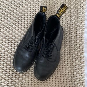 doc Martens (dr martens) size 9 shoes